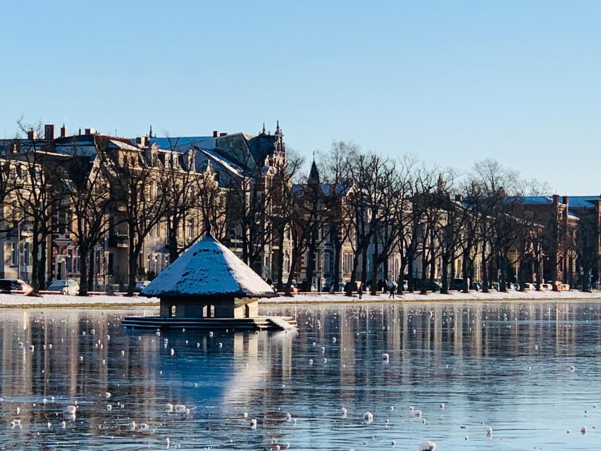 Zum Weissen Haus Hotel Schwerin  Buitenkant foto